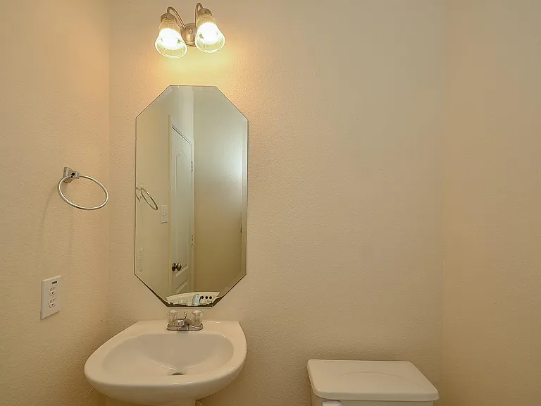2410 Crossmill Ln — Photo 39