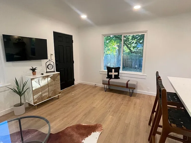 4623 W Catalpa Dr — Photo 6