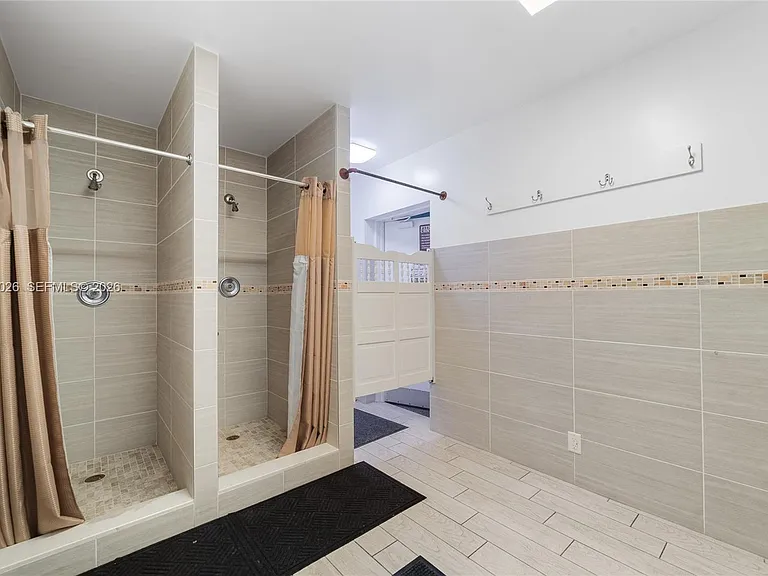 2201 NE 66th St #1323 — Photo 40