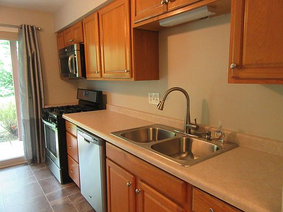3rd image of 649 Catherine Ct #32-B