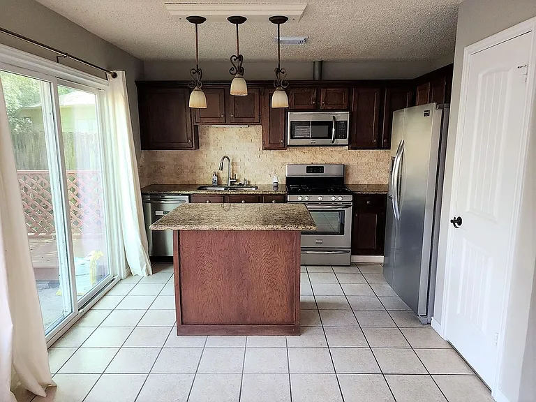 2402 Chestnut Mills Rd — Photo 2