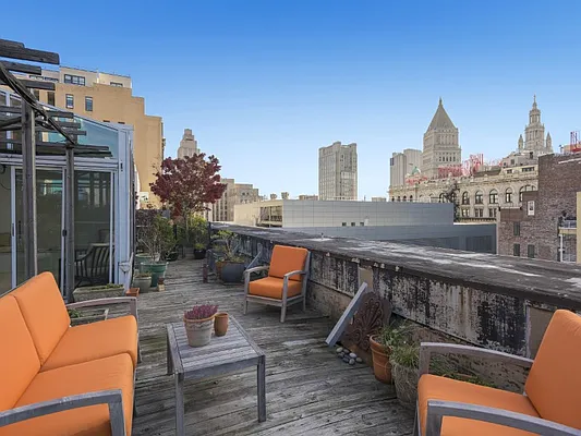 Sold by Sotheby's International Realty | media 1