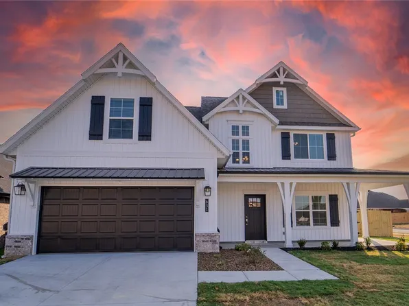 631 S Baggett St, Prairie Grove, AR 72753