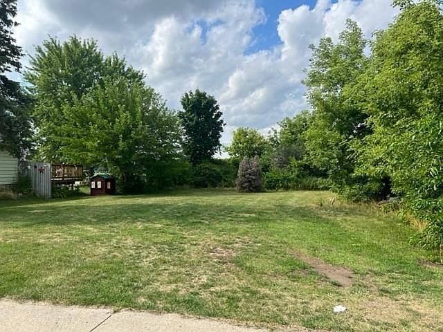 1st image of 632 W Delavan Dr