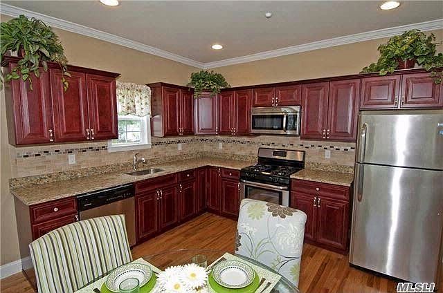 2nd image of 18 Landon Lane Ct