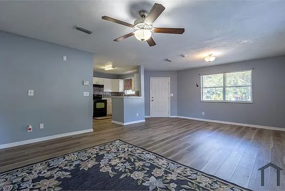 3 bed, 1050 sqft, $1,925 — Photo 3