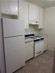 1st image of 1064 Redwood Ave APT 4