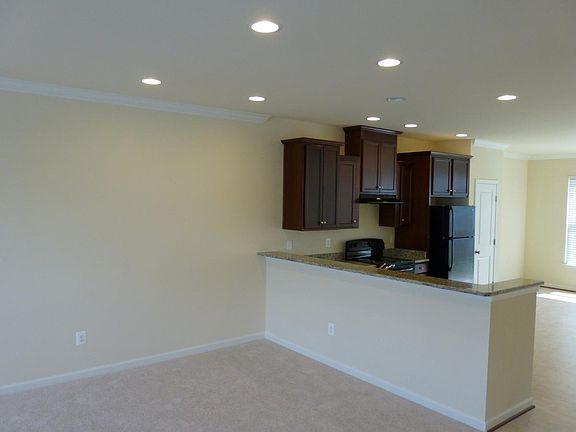 3rd image of 20 Ocala Way