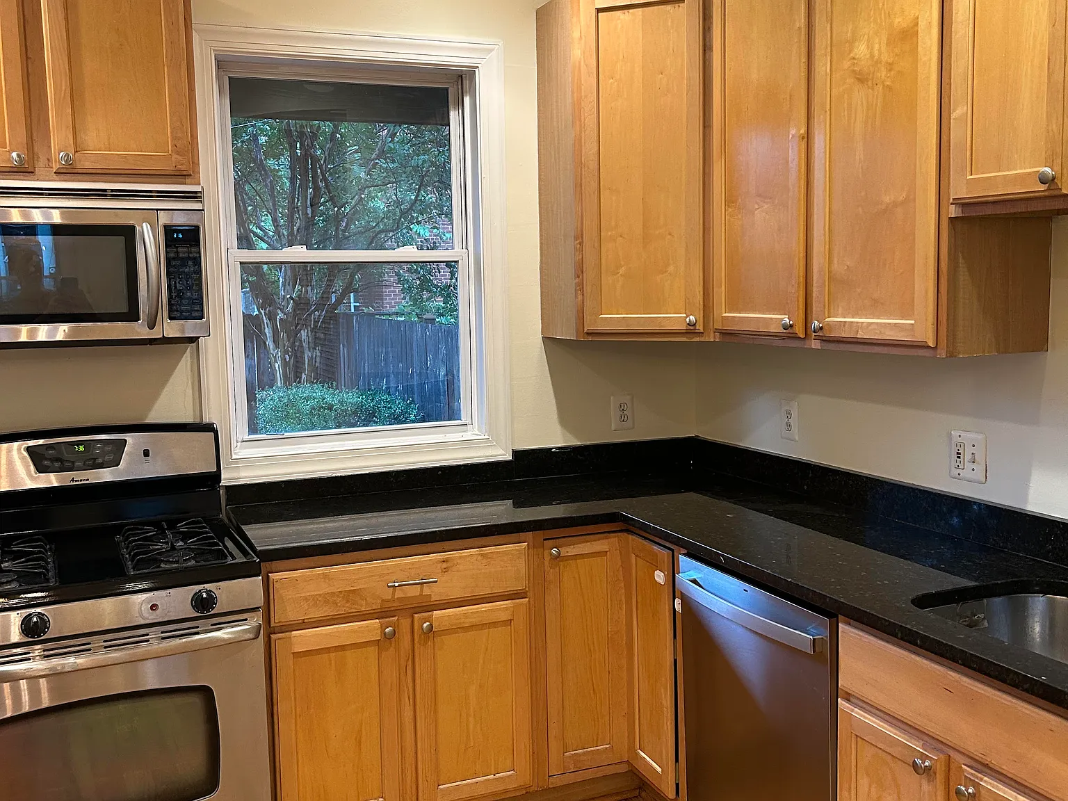 2 bed, 2.5 bath, 1150 sqft, $3,500 — Photo 3