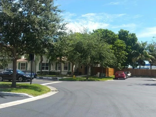917 NE 42nd Pl, Homestead, FL 33033