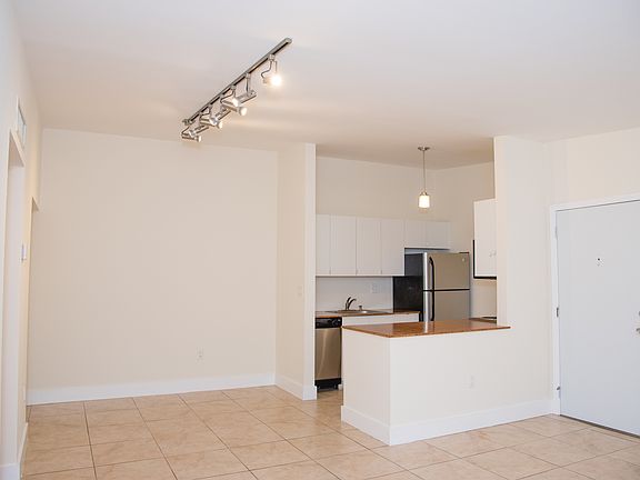 5th image of 801 NE 199th St APT 205-10