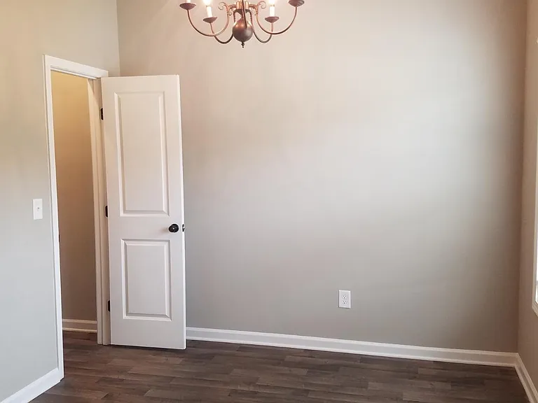 999 Walnut Woods Dr — Photo 9