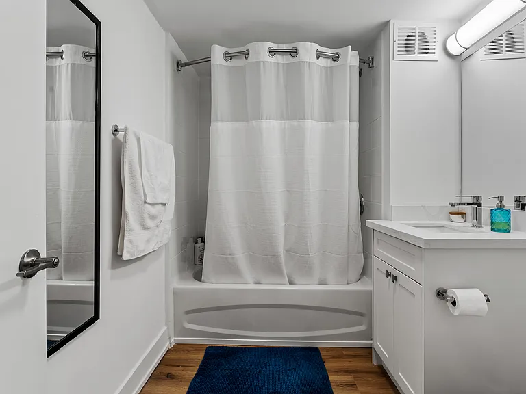 610 King St E #14 — Photo 9
