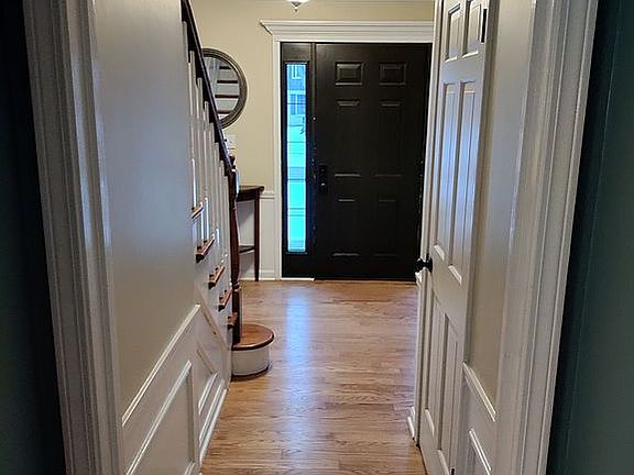 3rd image of 25W126 Essex Ave