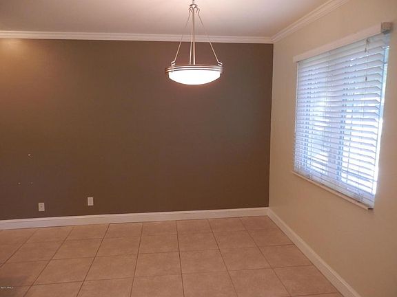 4th image of 1026 E Denton Ln