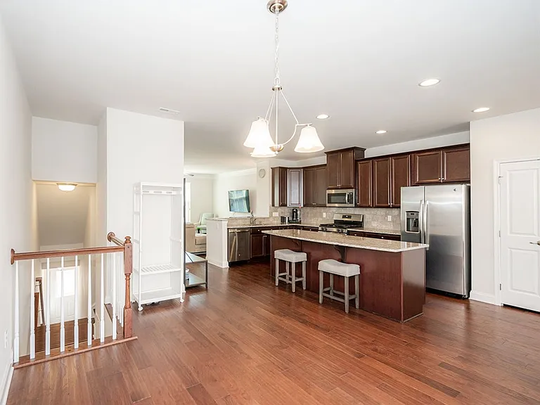 1006 Drayman Pl — Photo 13