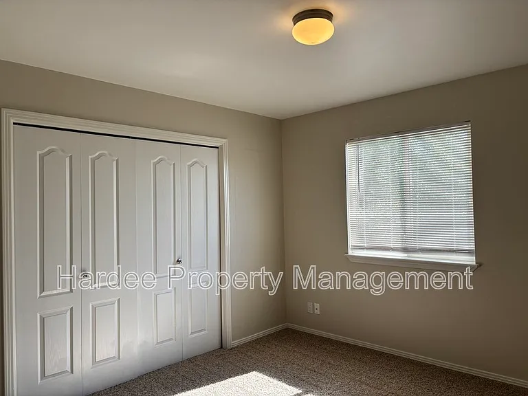 4419 Freemont St — Photo 9