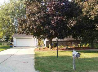 1932 Bedford Rd, Freeport, IL 61032