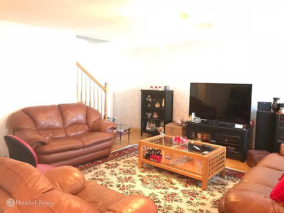 2nd image of 844 Park Ave