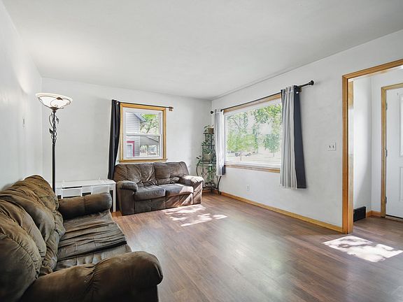 2nd image of 1016 S Oak Ave