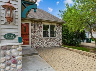 1209 Firethorn Dr, West Bend, WI 53090