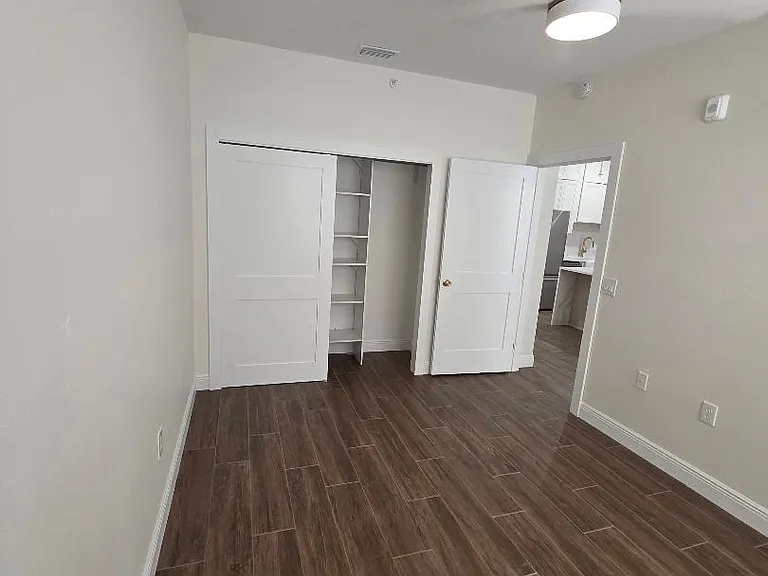 701 Mirror Lake Dr N #105 — Photo 11
