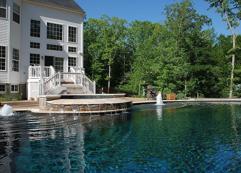 1st image of 30 Wentworth Dr
