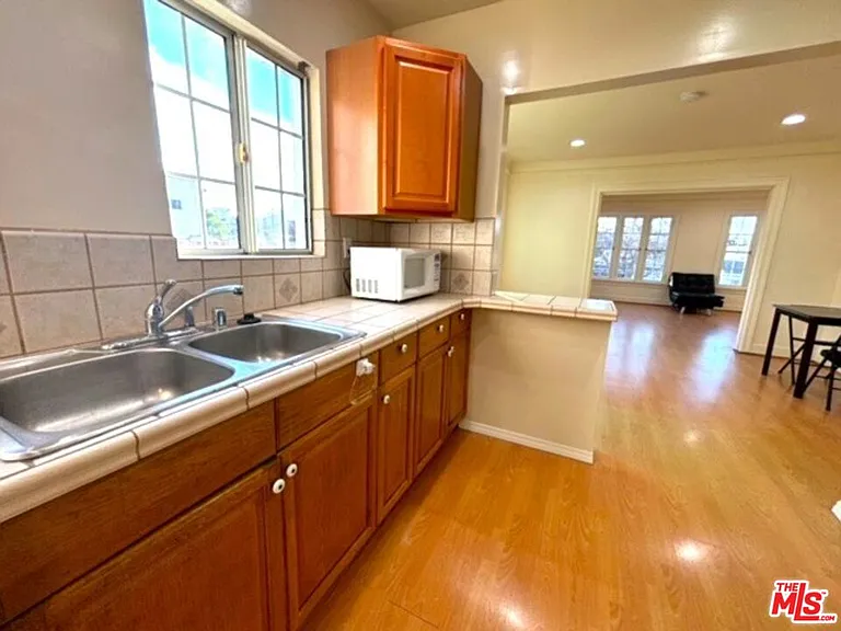 734 S Gramercy Pl — Photo 8