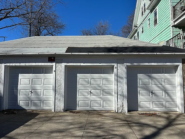 83 California Ave #2R — Photo 2