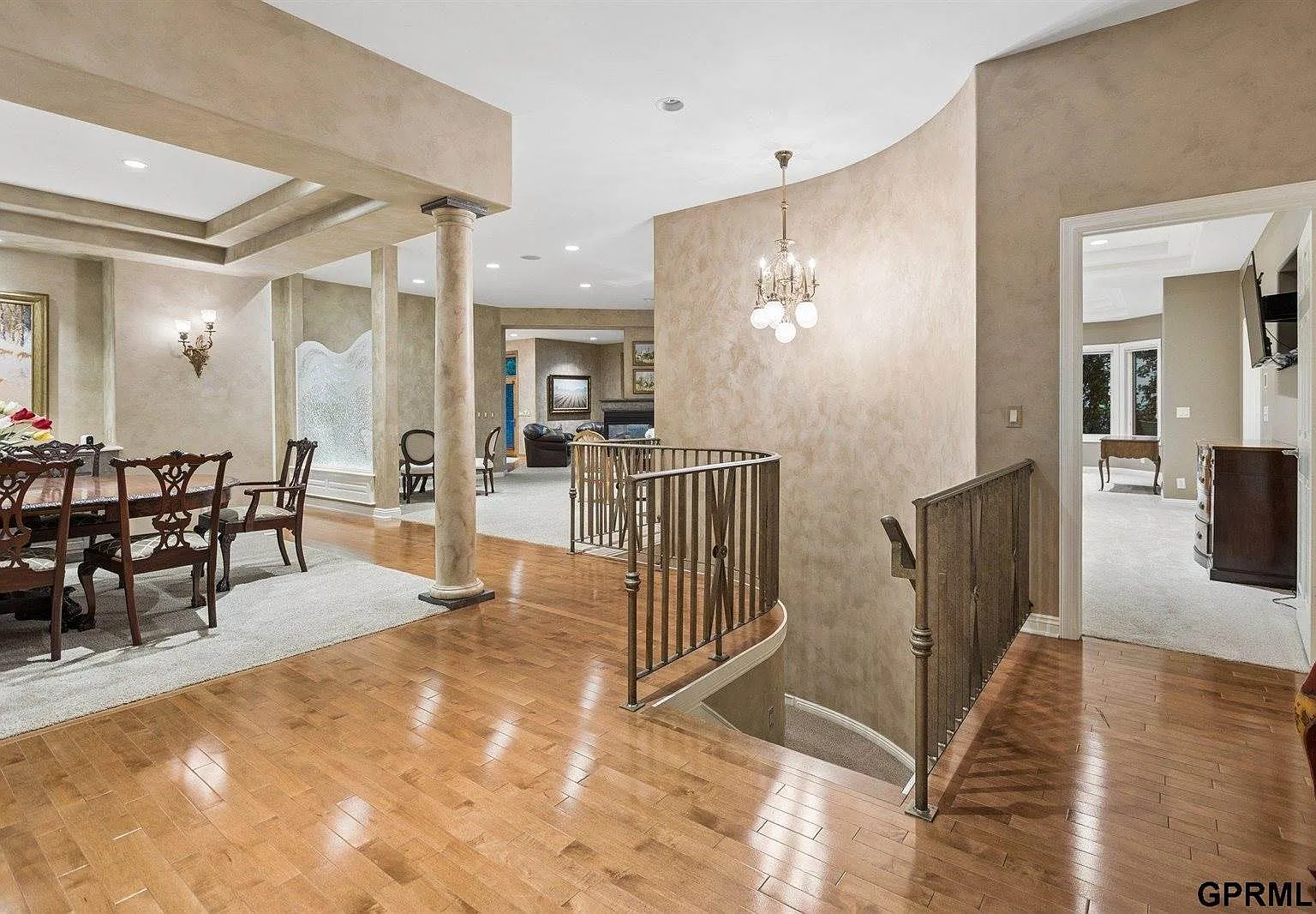 3 bed, 4.0 bath, 5007 sqft, $5,000 — Photo 2