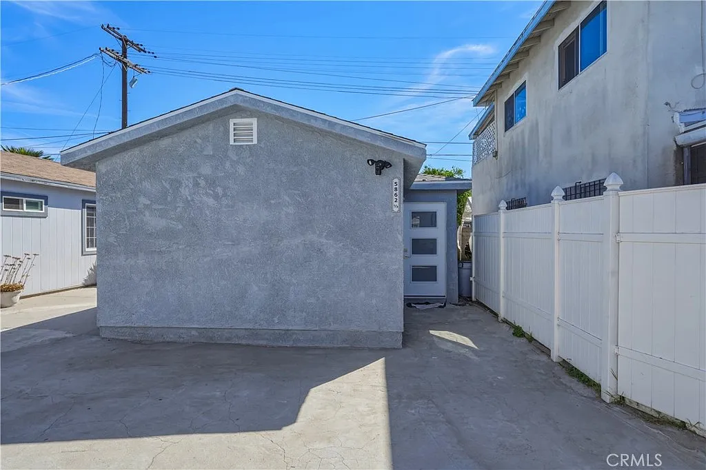 Building Photo - 5862 Beck Ave #1/2