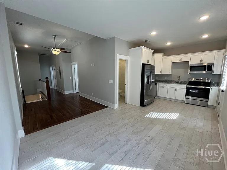 213 W 39th St #B — Photo 11