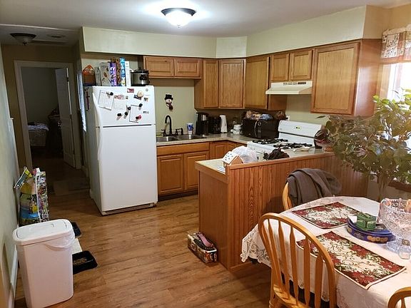 3rd image of 1205 N Kankakee St #07