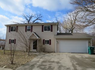 10 Hilltop Ave, Fox Lake, IL 60020