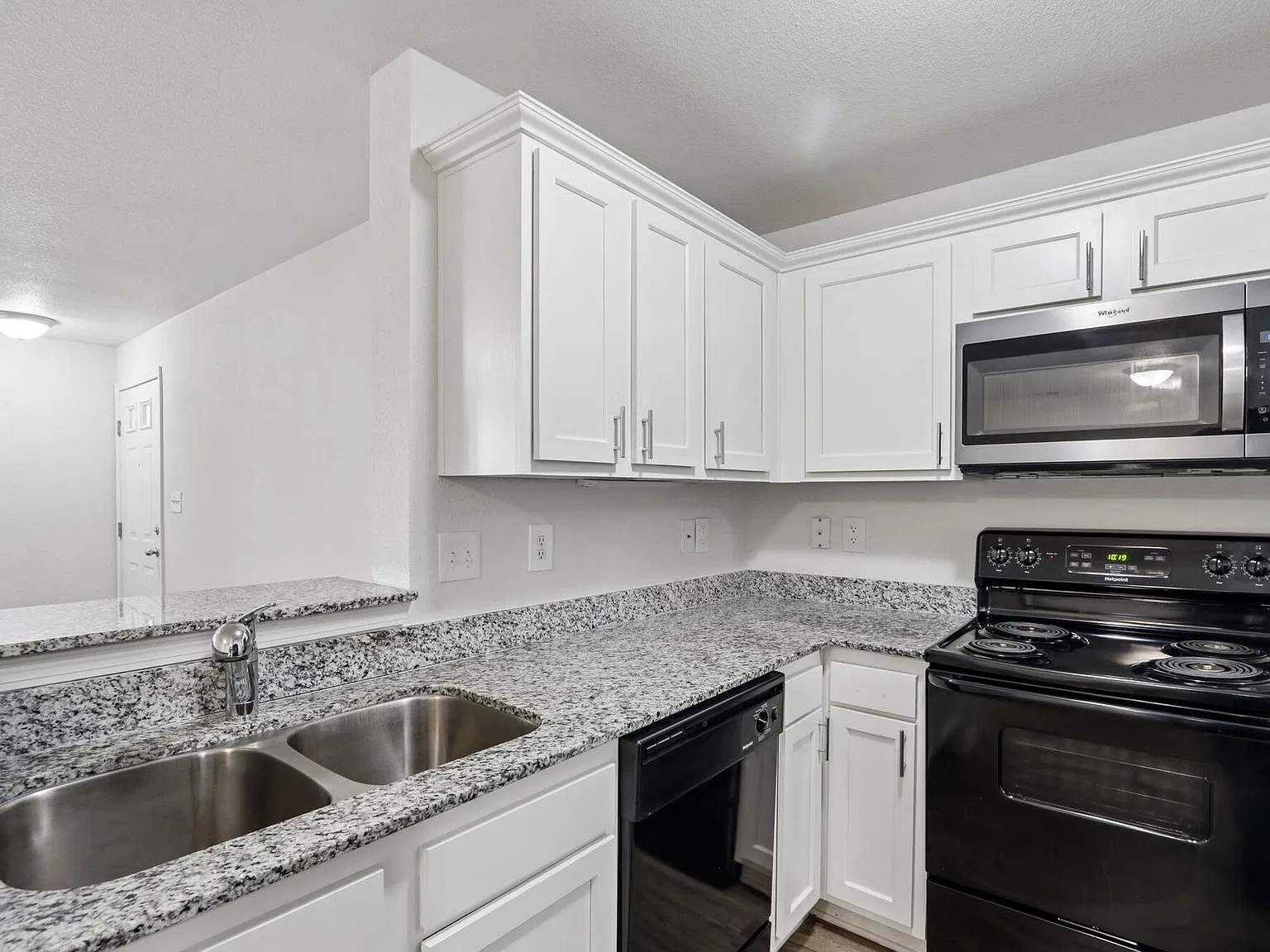 Pebble Brook Village — Photo 1