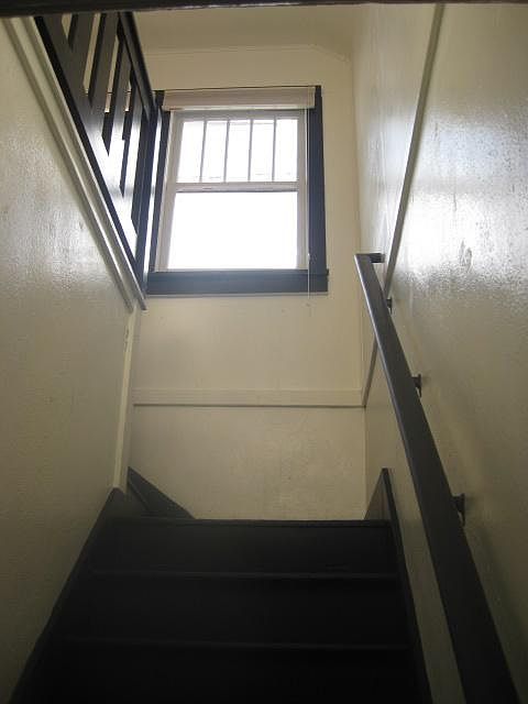 2nd image of 220 Oregon St