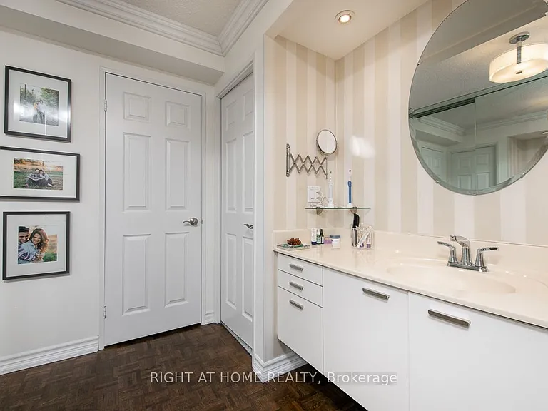 280 Simcoe St #1405 — Photo 29