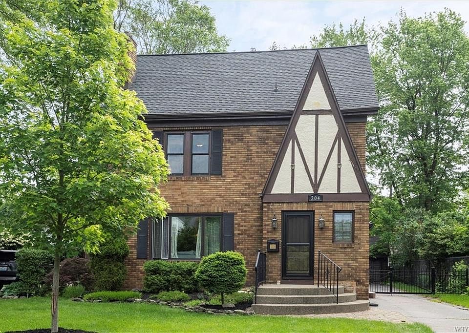 1st image of 204 Monroe Dr