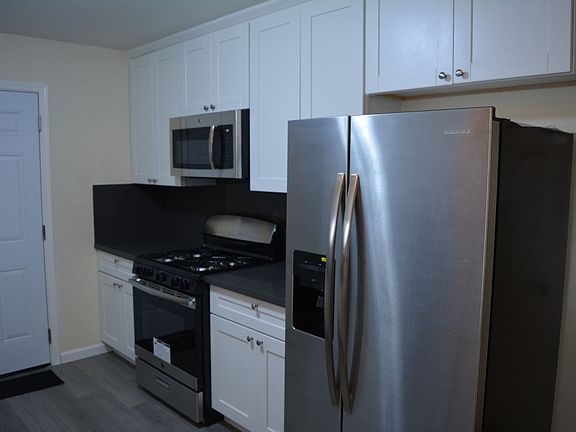 5th image of 2401 Fernwood Ave