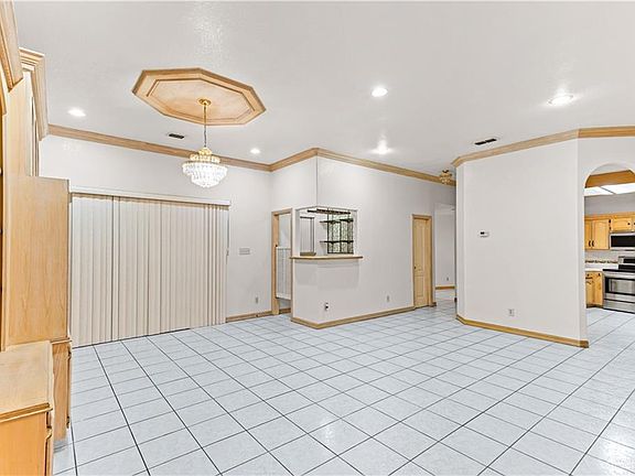 2nd image of 2006 Quail Ln