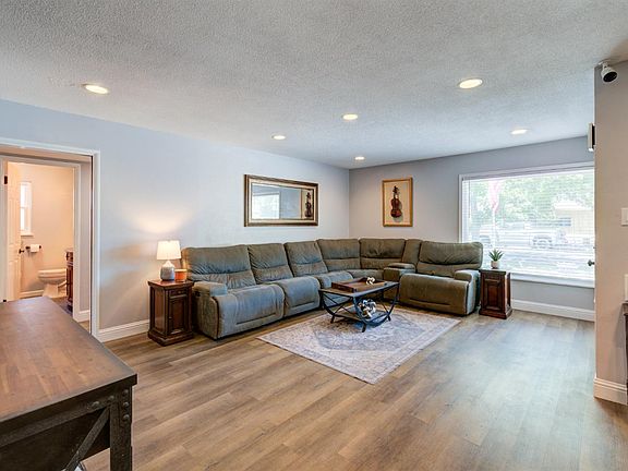 4th image of 3556 E Donner Ave
