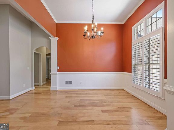 5th image of 105 Peregrine Way NW