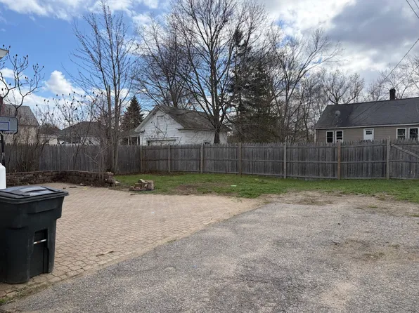 52 North Ave #1, Sanford, ME 04073