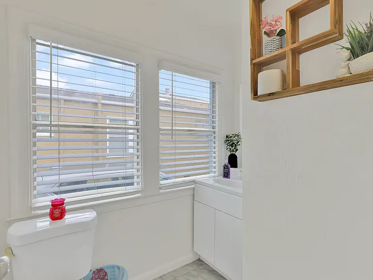 271 W Broadmoor Blvd — Photo 21