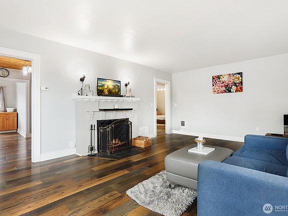 3rd image of 3528 Hoyt Avenue