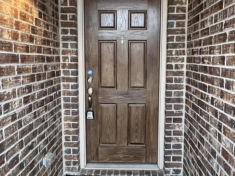 1805 Lark Ln — Photo 2