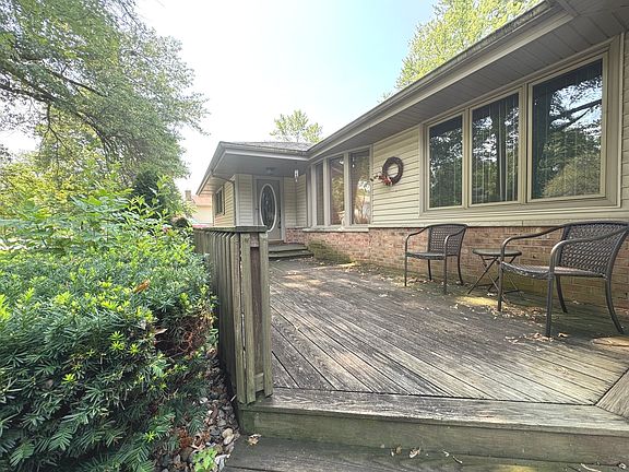 2nd image of 950 N Western Hills Dr