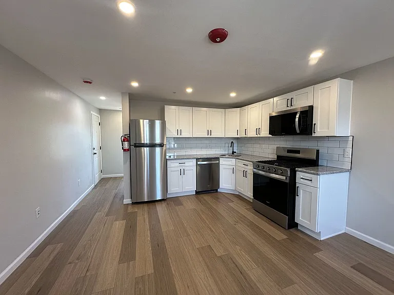 58 Easton Ave — Photo 2