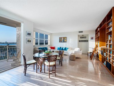 10140 W Bay Harbor Dr #Penthouse 3, Miami Beach, FL, 33154
