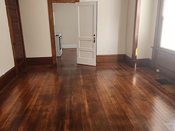 3rd image of 513 High Ave NW